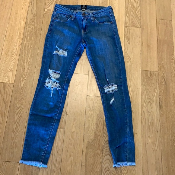 Just Black Denim - Medium wash jeans with distressed look